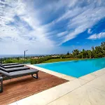 J&c Seacave With Infinity Pool بيت للعطل