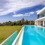 J&c Seacave With Infinity Pool