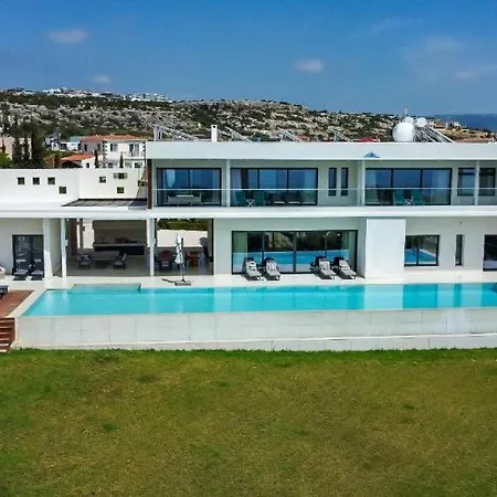 Villa J&c Seacave With Infinity Pool