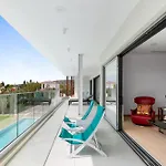 J&c Seacave With Infinity Pool