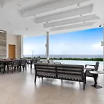 J&c Seacave With Infinity Pool 펜션 파포스